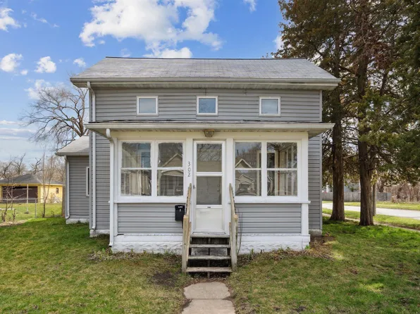 302 Adams St, Waterloo, IA 50703