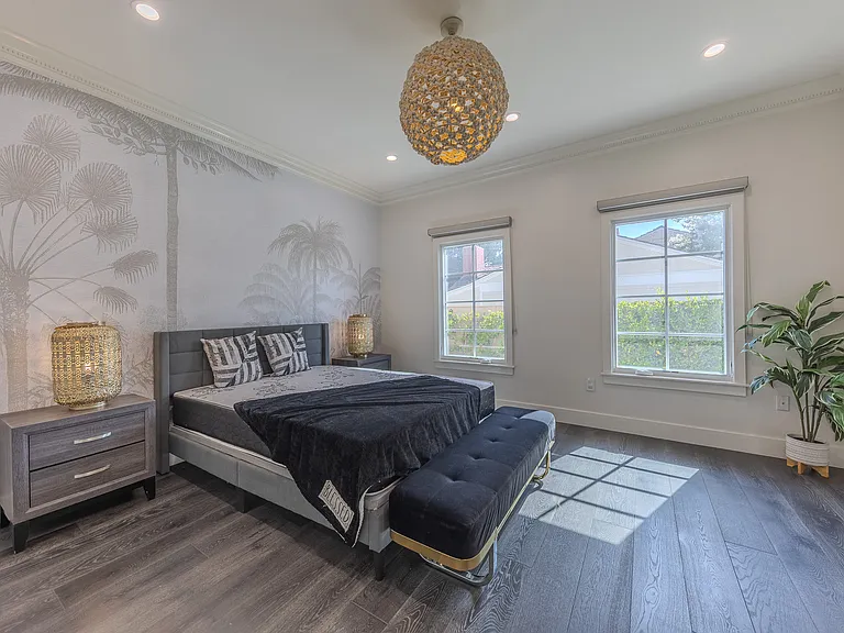 2150 S El Molino Ave — Photo 32