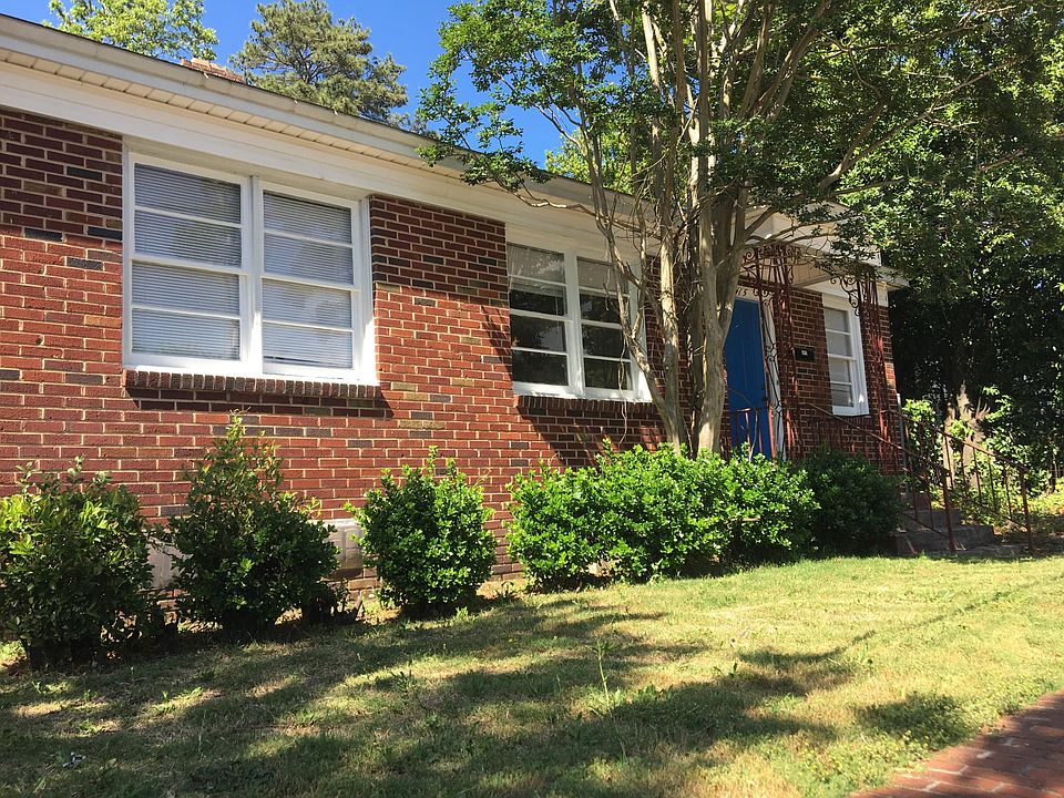 Half a duplex - landlord provides lawn care