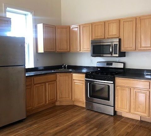 2nd image of 645 Belmont Ave #2