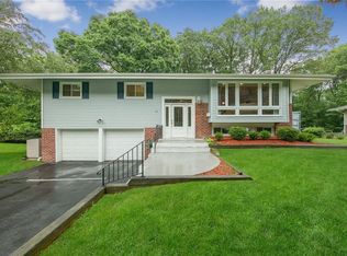 41 Fawn Hill Dr, Airmont, NY 10952