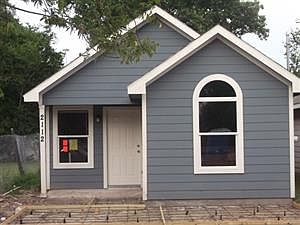 5th image of 2112 Davis St