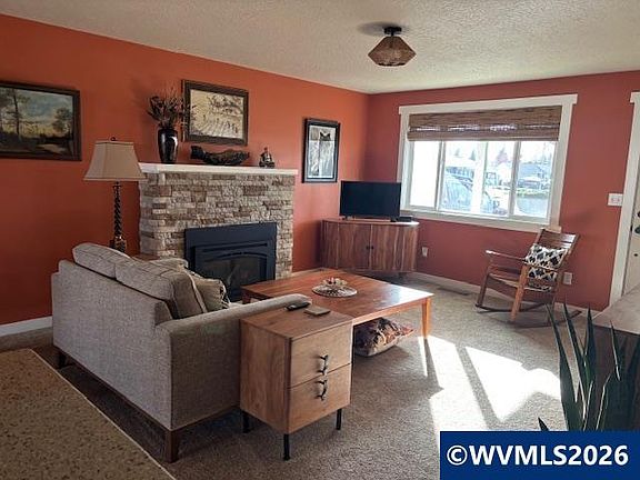 3rd image of 2130 Umpqua Rd