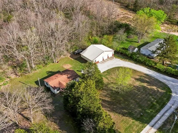 290 Chapman Farm Rd, Winfield, MO 63389