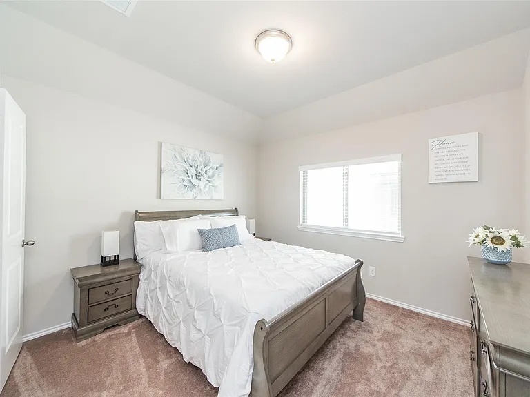 1915 Meadow Trail Dr — Photo 23