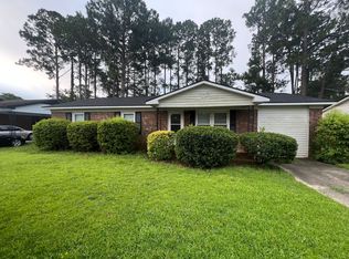 5132 Foxfire Rd, Fayetteville, NC 28303
