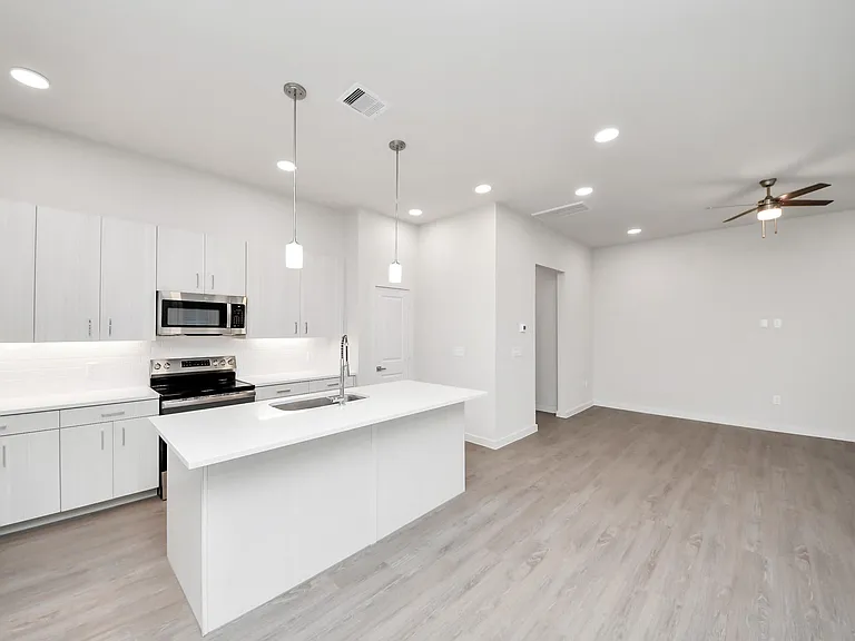 7318 Hadley Meadow Ln — Photo 2