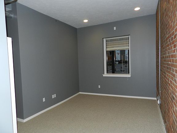4th image of 317 S Clinton St #4B