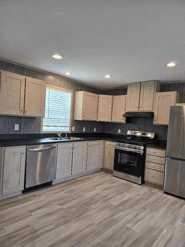3 bed, 1200 sqft, $1,200 — Photo 2
