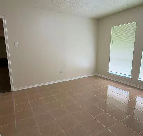 212 Darrin Dr — Photo 6