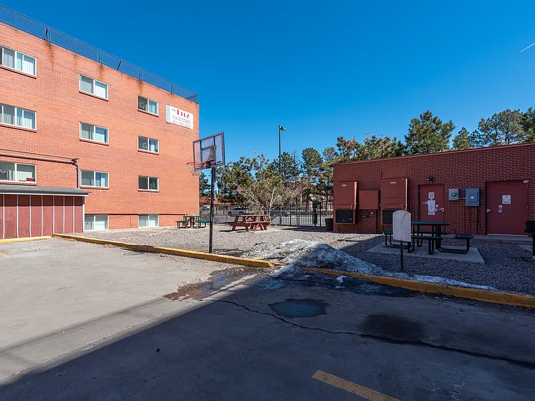 Fitz Apartments — Photo 10