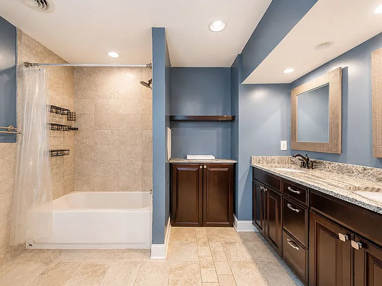 111 Deer Spring Rd — Photo 12