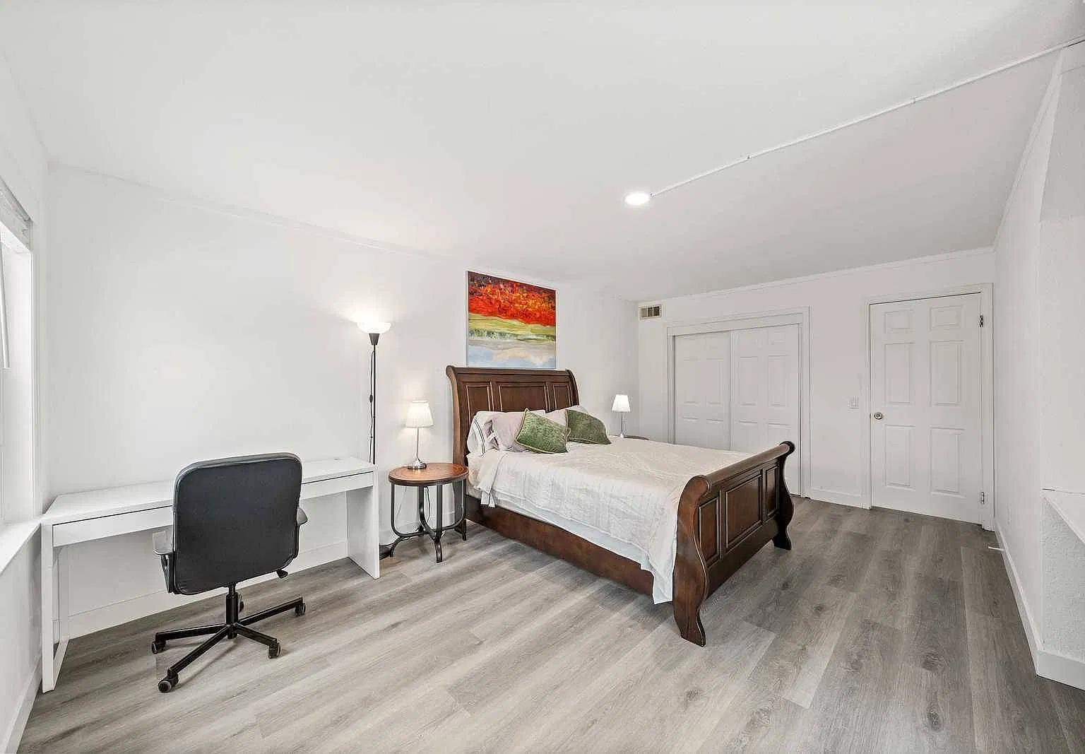 4 bed, 2081 sqft, $6,000 — Photo 4
