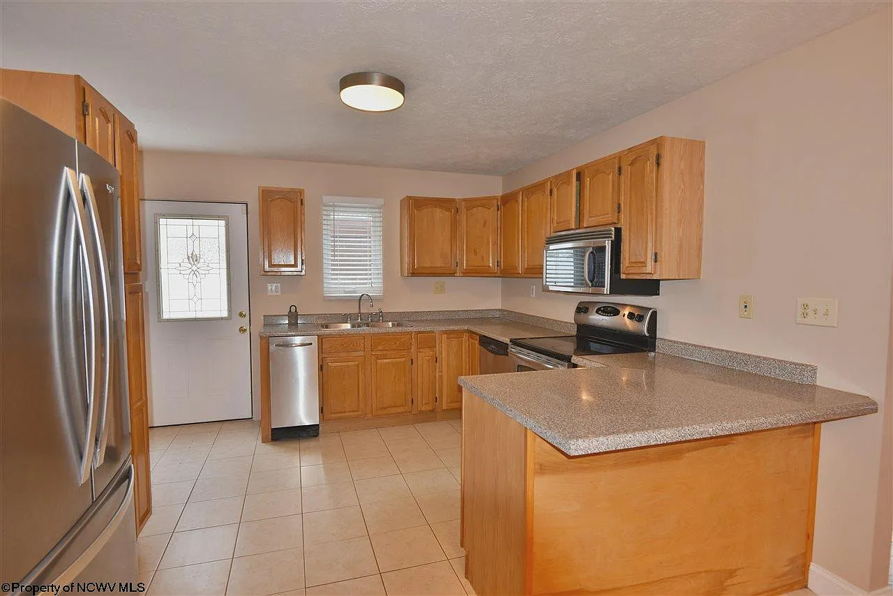 4 bed, 3.5 bath, $2,050 — Photo 4