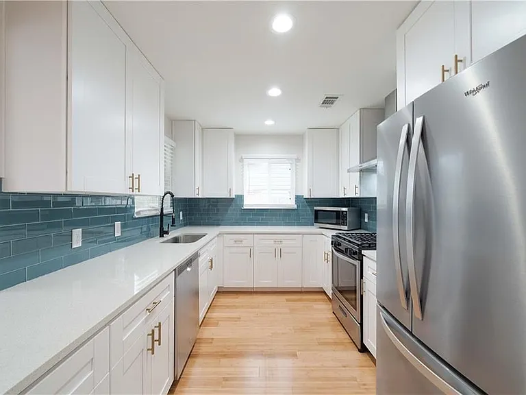 2515 Berkett Dr — Photo 6