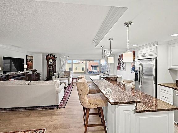 4th image of 4545 Wornall Rd APT 610