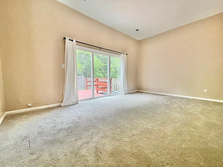 2090 Pilgrim Dr — Photo 34