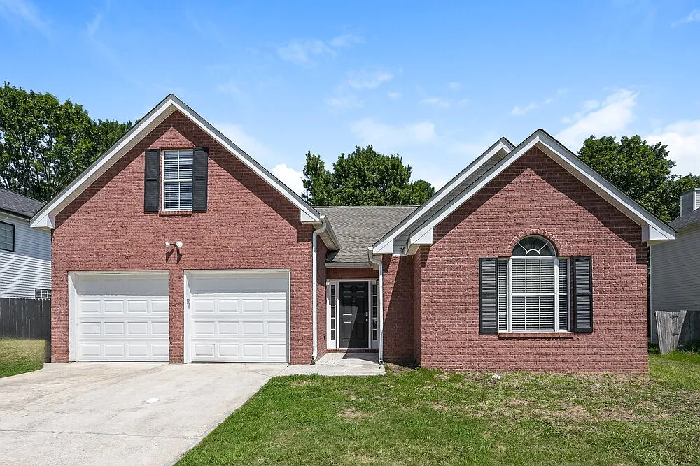 4 bed, 2.0 bath, 1833 sqft, $2,175 — Photo 1