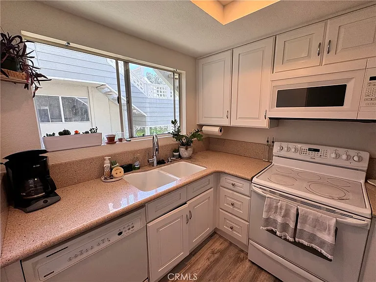 19 Baywood #42 — Photo 7