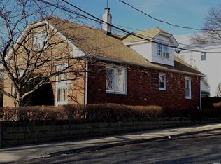 140 Murray Hill St, Elmont, NY 11003