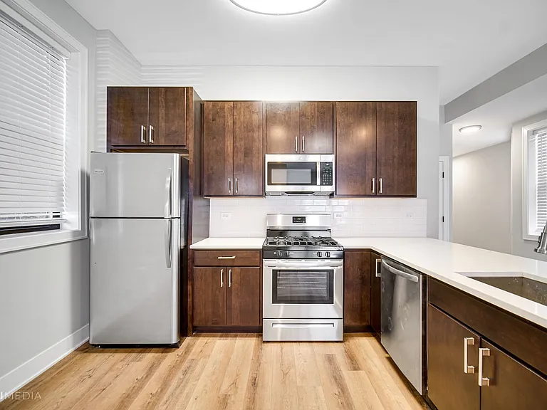 2735 W Polk St — Photo 6