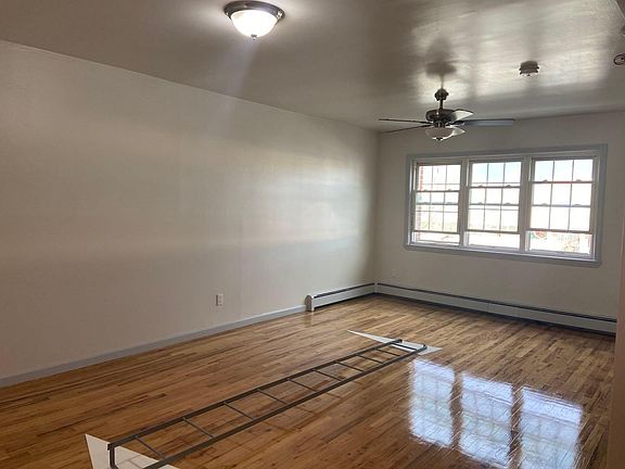 4th image of 2516 Parsons Blvd