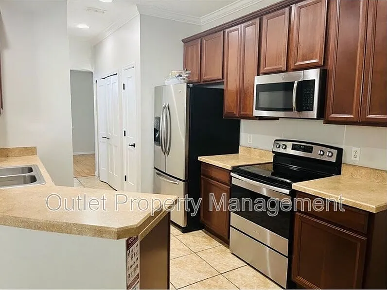 4 bed, 2.5 bath, 1983 sqft, $2,325 — Photo 4