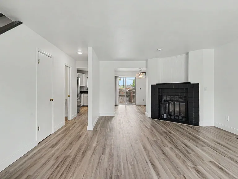 862 London Green Way — Photo 6