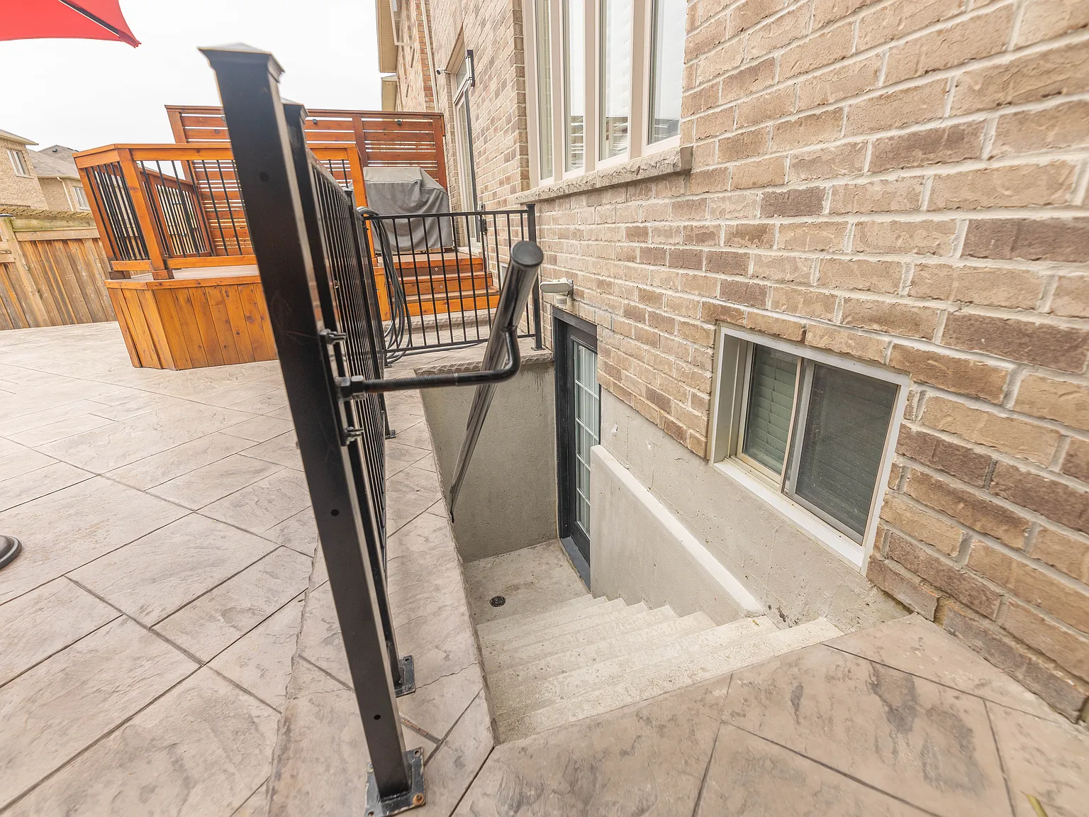 2 bed, 900 sqft, $2,100 — Photo 2
