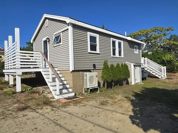 1 Flora St #1, Newburyport, MA 01950