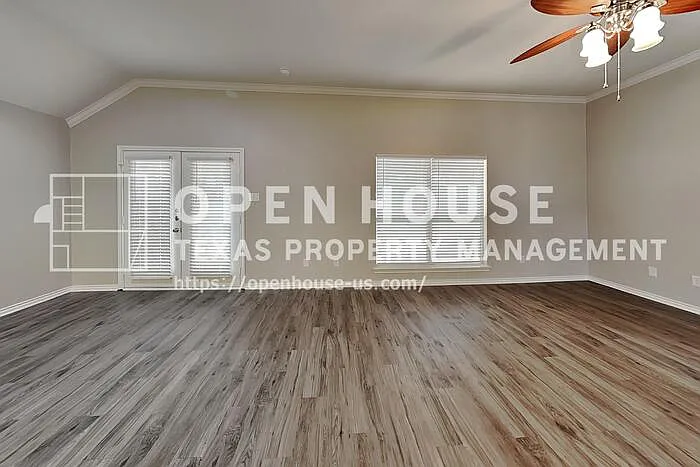 3 bed, 2.0 bath, 2149 sqft, $2,250 — Photo 3