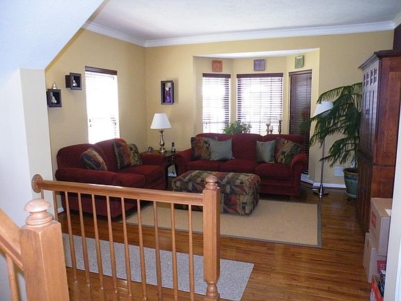 Living Room with hardwood floor