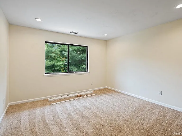 90 Foxwood Dr — Photo 20