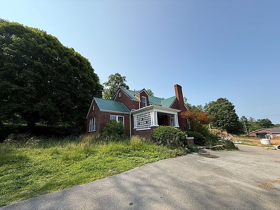 4th image of 144 Country Club Rd