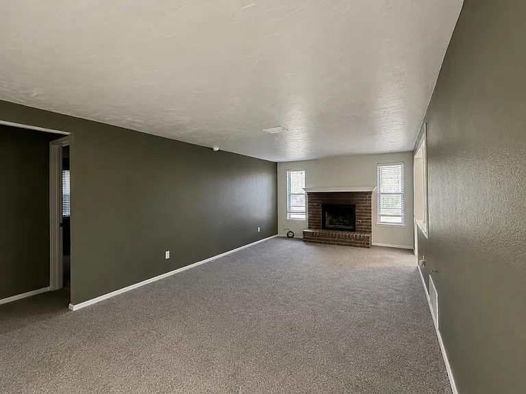 1054 Cumberland Mansion — Photo 2