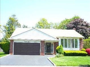 123 Roxton Rd, Plainview, NY 11803