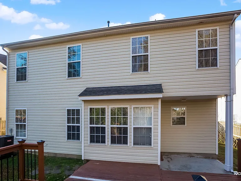 338 Courtland Ct — Photo 14