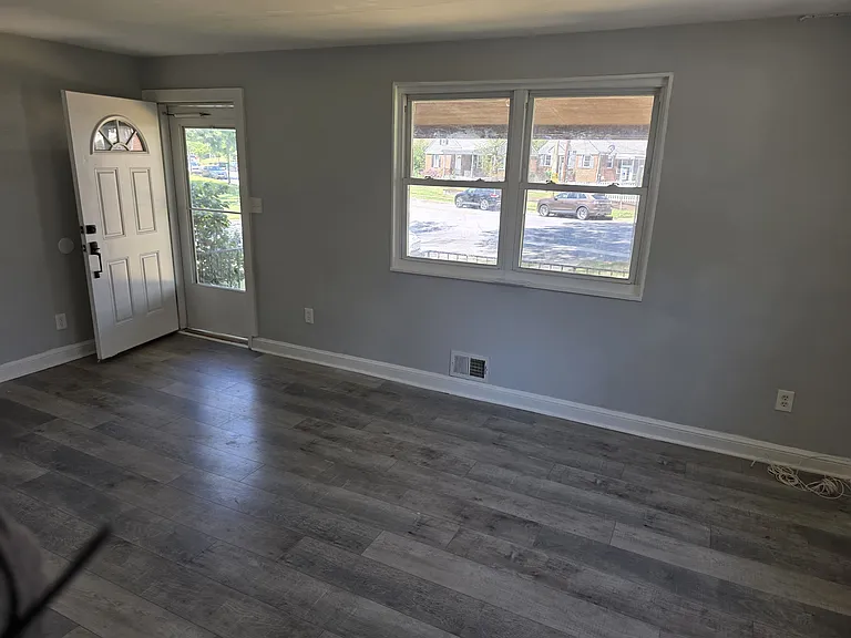 4718 68th Ave — Photo 5