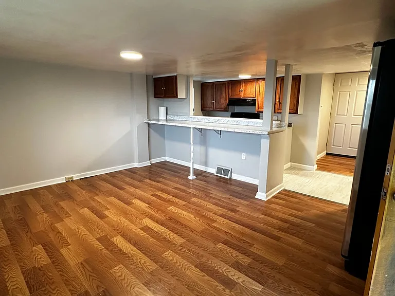 2501 Arlington Ave — Photo 2