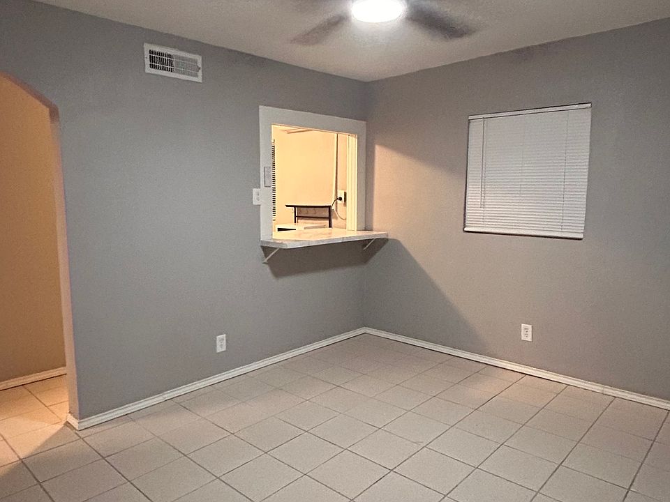 Livingroom pic 1