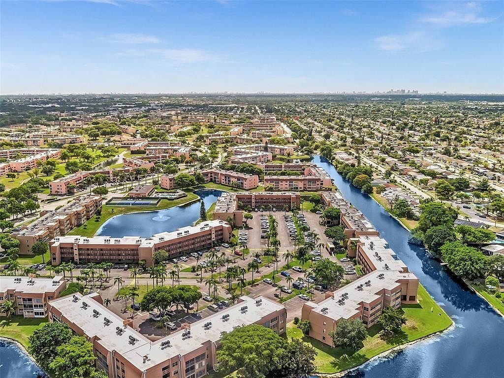 9660 Sunrise Lakes Blvd #301