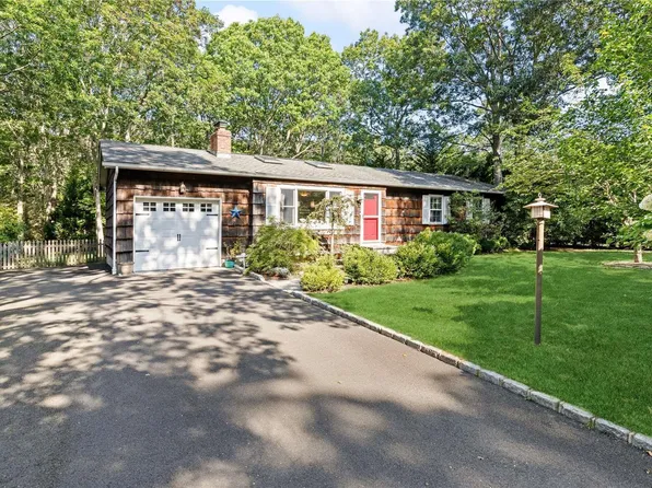 18 Evergreen Lane, East Quogue, NY 11942