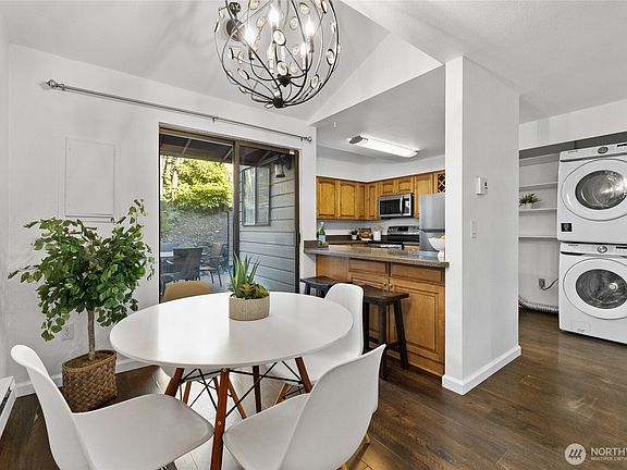 5th image of 1555 Union Avenue NE #39
