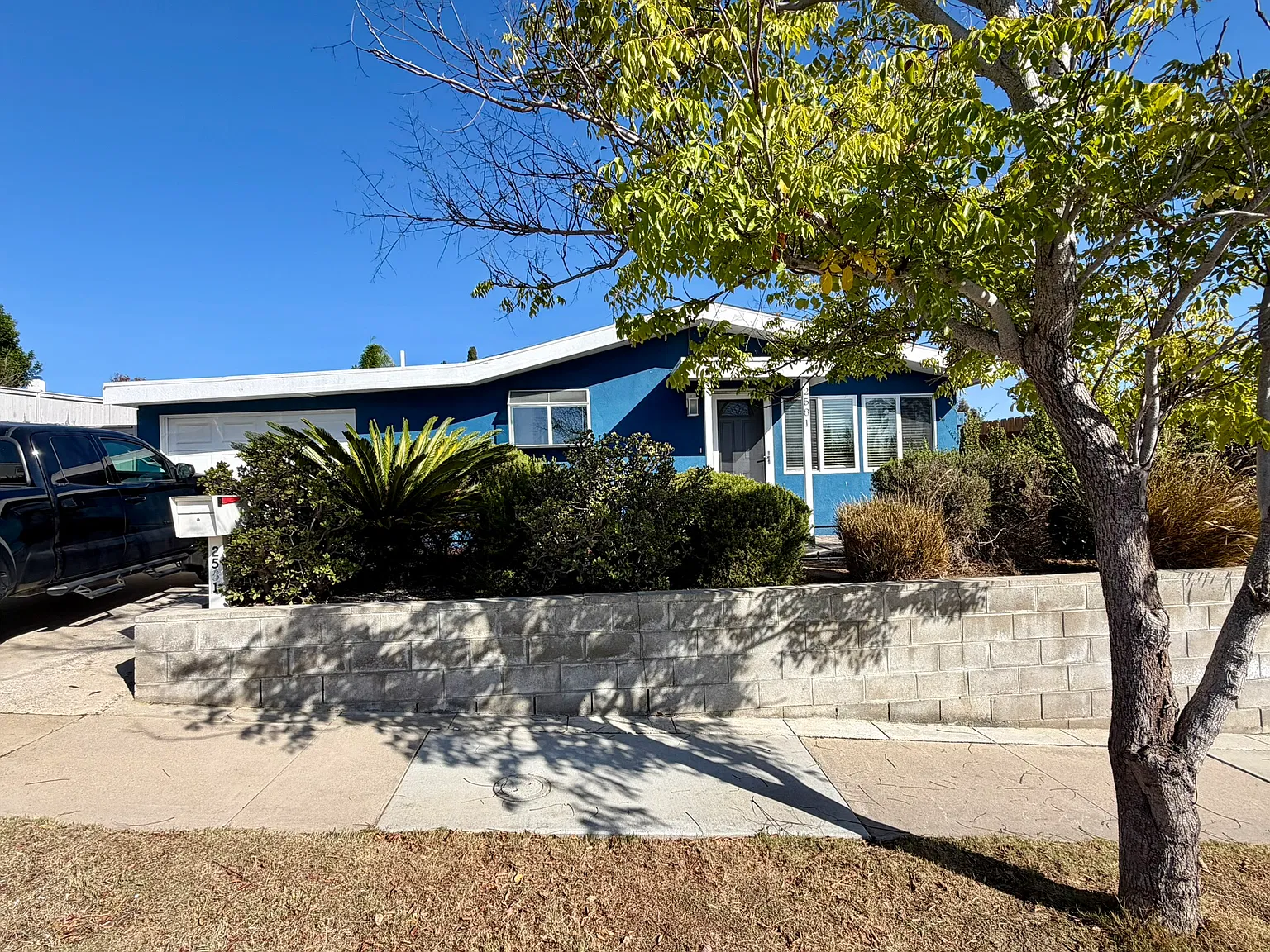 3 bed, 1000 sqft, $3,990 — Photo 3