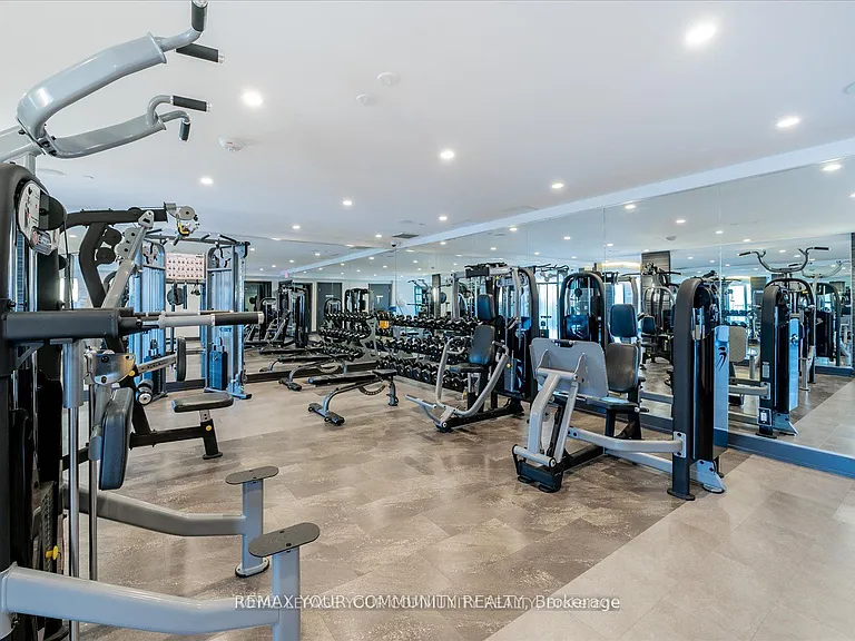 9471 Yonge St #230 — Photo 38
