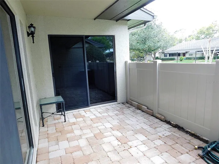 160 Joanne Pl — Photo 4
