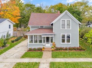 318 N 4th St, Geneva, IL 60134