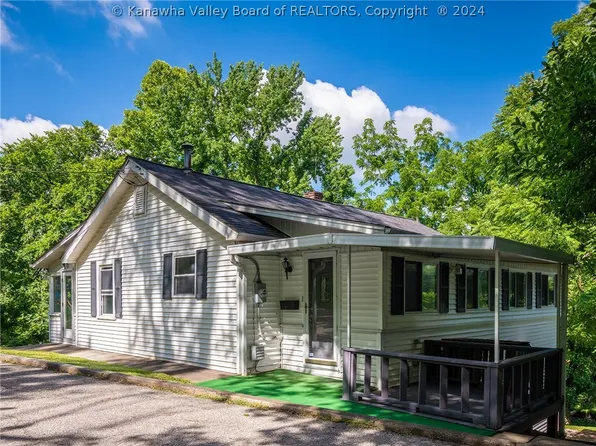 2733 3rd Ave, Nitro, WV 25143