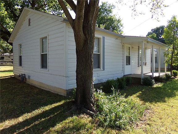 4th image of 2606 W Elm St
