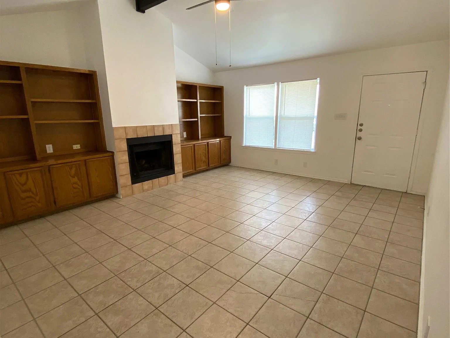 2 bed, 2.0 bath, 1092 sqft, $1,425 — Photo 2